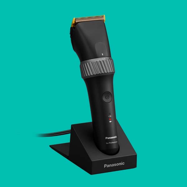 er-gp50-hairclipper-grey-barber-mat-06a195e800ac12 ER-GP50 leikkauskone, johdoton musta + työkalumatto - Image 1
